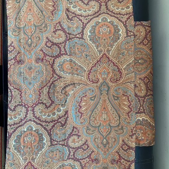 Exquisite Pillow Cover Sham Paisley Brown- Queen Size EUC - a pair - Picture 1 of 3